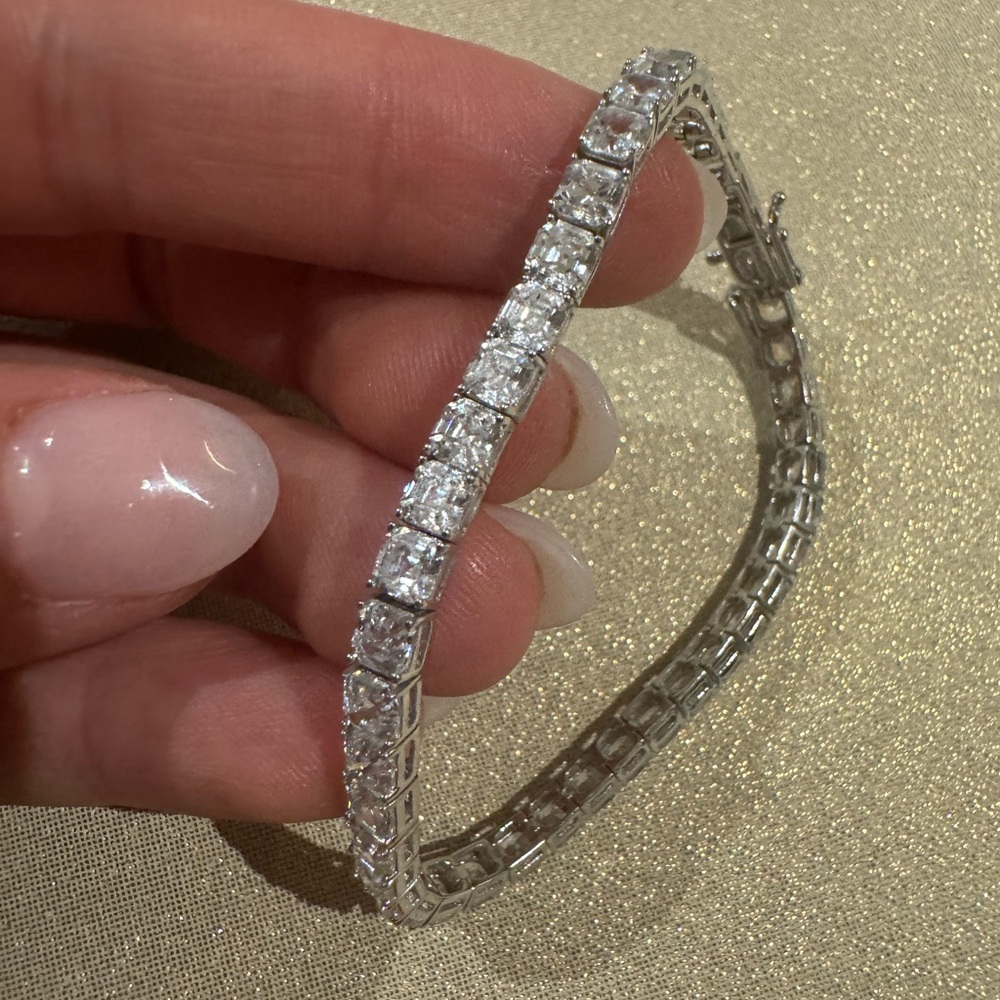 Breathtaking 925 Sterling silver and CZ’s tennis 7.5" bracelet 14.5g
